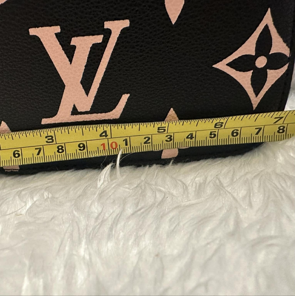 Elegant Black and Pink Cosmetic Bag - Picture 2 of 3